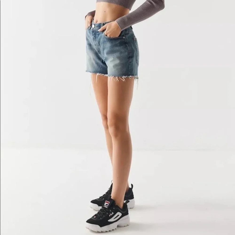 BDG Urban Outfitters Women Medium Wash Denim Cut Off High Waisted Shorts Size 26